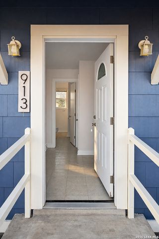 913 Houston, Castroville, TX 78009