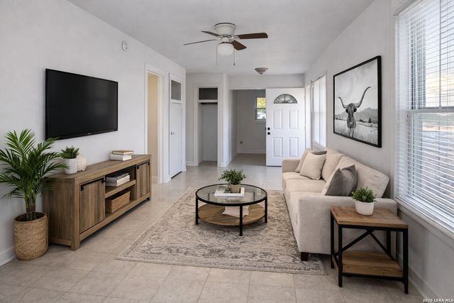 913 Houston, Castroville, TX 78009