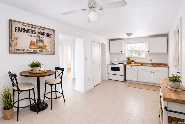 913 Houston, Castroville, TX 78009