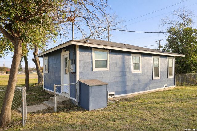913 Houston, Castroville, TX 78009