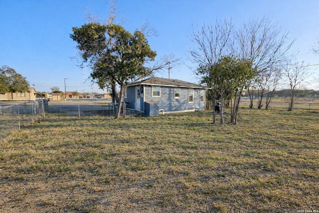 913 Houston, Castroville, TX 78009