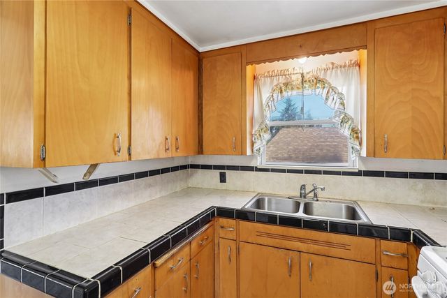13004 Ambaum Boulevard SW, Burien, WA 98146