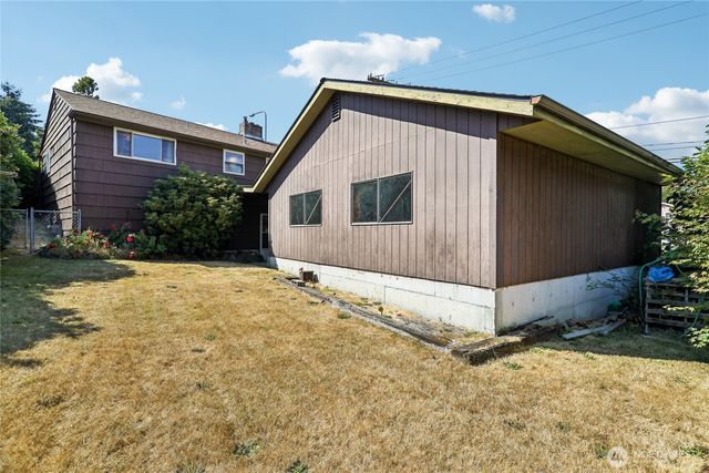 13004 Ambaum Boulevard SW, Burien, WA 98146