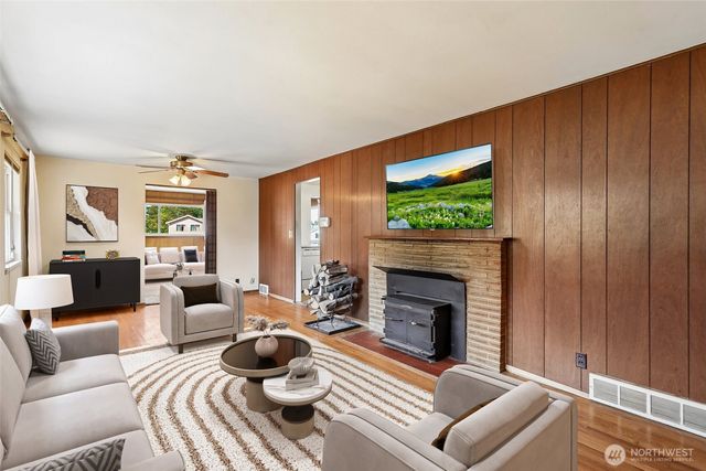 13004 Ambaum Boulevard SW, Burien, WA 98146