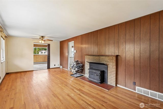 13004 Ambaum Boulevard SW, Burien, WA 98146