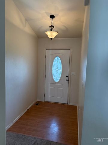 1527 Vista Rd, Twin Falls, ID 83301