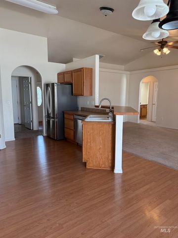 1527 Vista Rd, Twin Falls, ID 83301