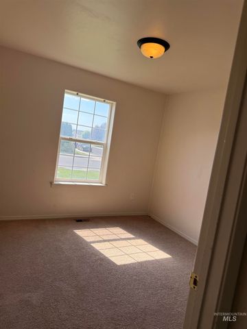 1527 Vista Rd, Twin Falls, ID 83301