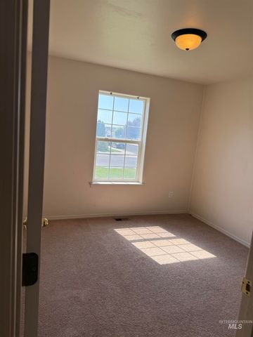 1527 Vista Rd, Twin Falls, ID 83301