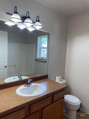 1527 Vista Rd, Twin Falls, ID 83301