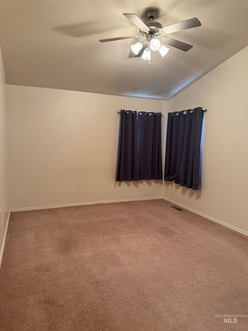 1527 Vista Rd, Twin Falls, ID 83301