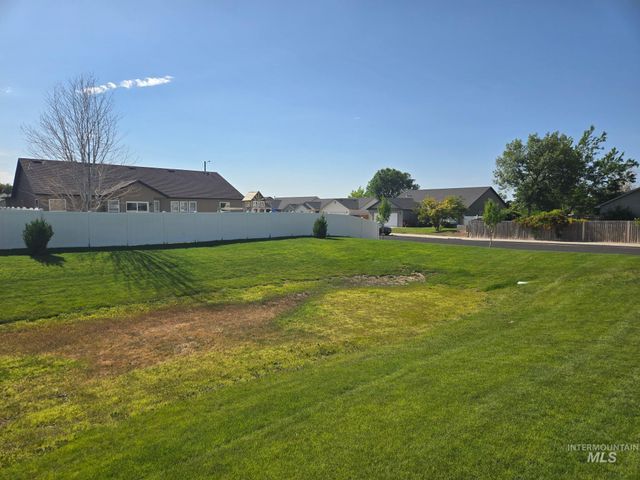 1527 Vista Rd, Twin Falls, ID 83301