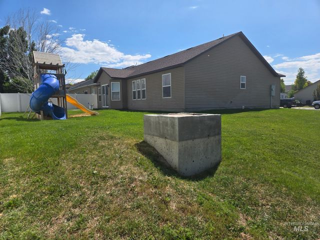 1527 Vista Rd, Twin Falls, ID 83301