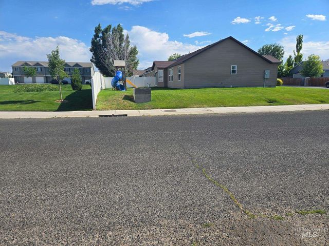 1527 Vista Rd, Twin Falls, ID 83301