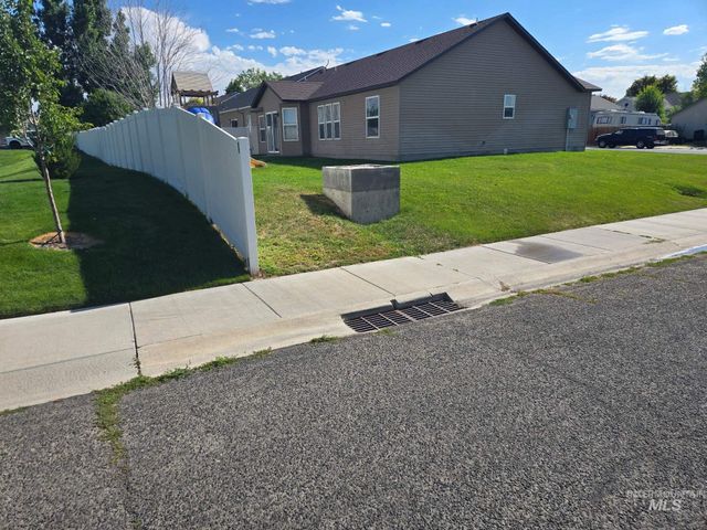 1527 Vista Rd, Twin Falls, ID 83301