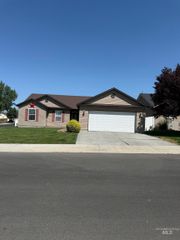 1527 Vista Rd, Twin Falls, ID 83301