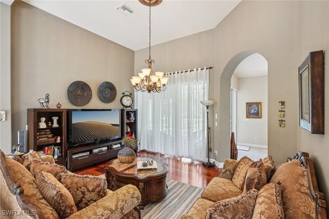 2621 Golden Gate BLVD W, Naples, FL 34120