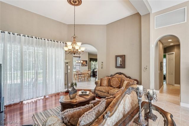 2621 Golden Gate BLVD W, Naples, FL 34120