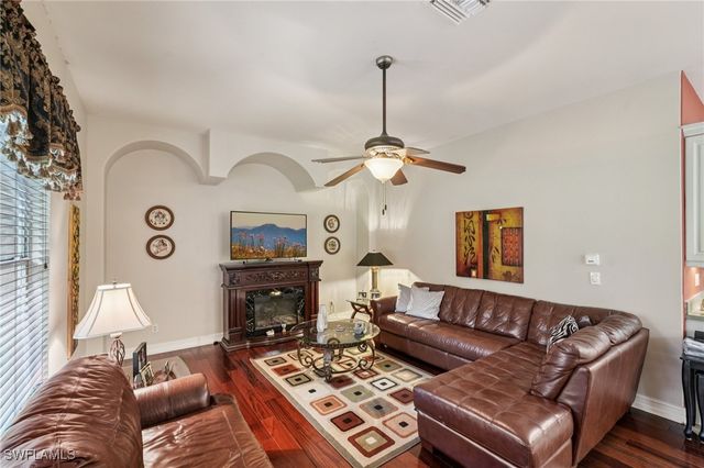 2621 Golden Gate BLVD W, Naples, FL 34120