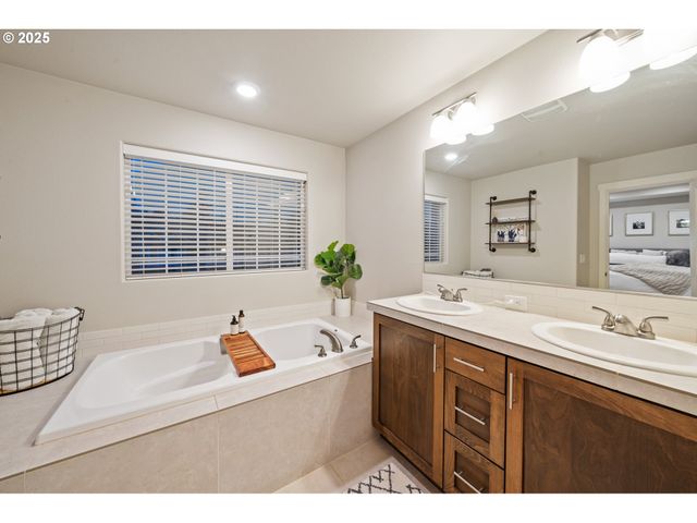 14224 Sw 169TH Ave, Portland, OR 97224