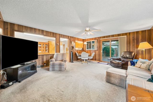 24 158th Place SE, Bellevue, WA 98008