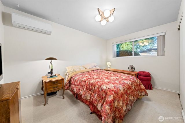 24 158th Place SE, Bellevue, WA 98008