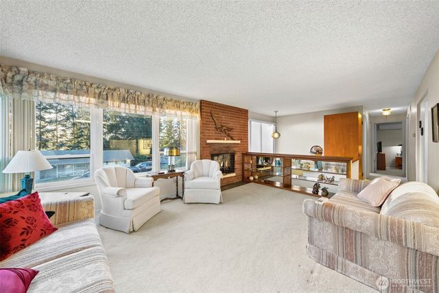 24 158th Place SE, Bellevue, WA 98008