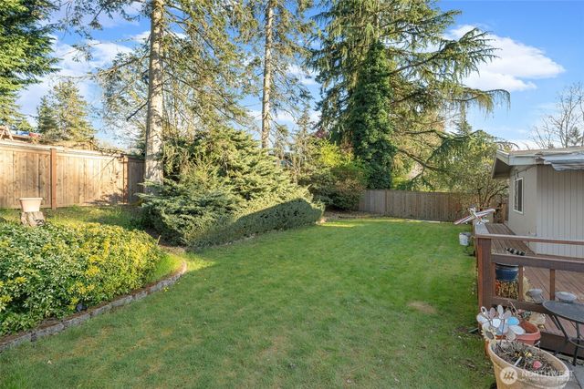 24 158th Place SE, Bellevue, WA 98008