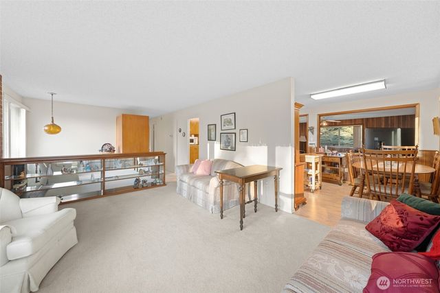 24 158th Place SE, Bellevue, WA 98008