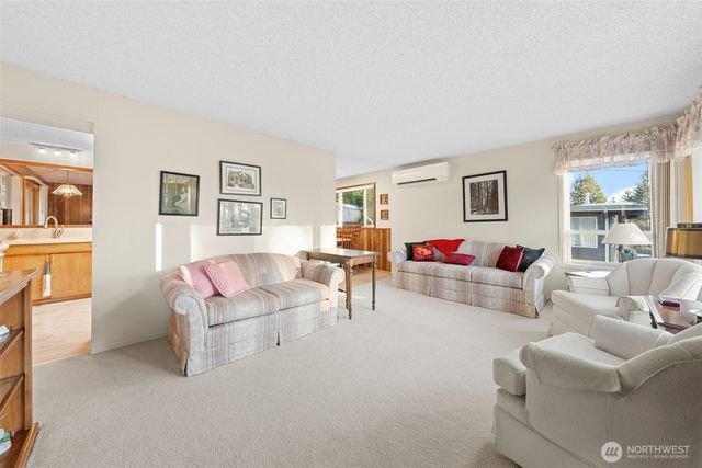 24 158th Place SE, Bellevue, WA 98008