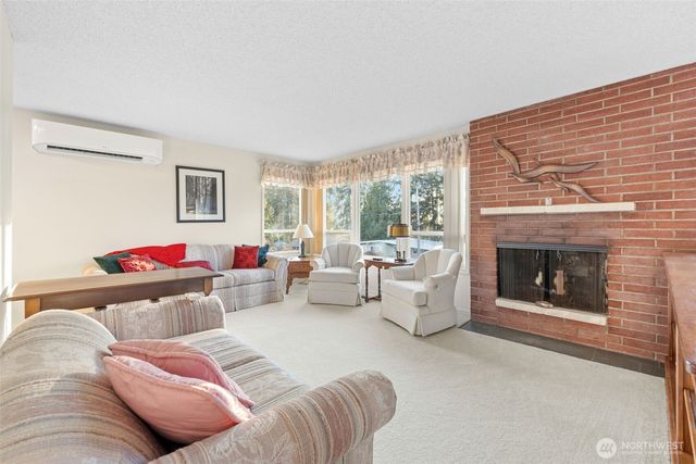 24 158th Place SE, Bellevue, WA 98008