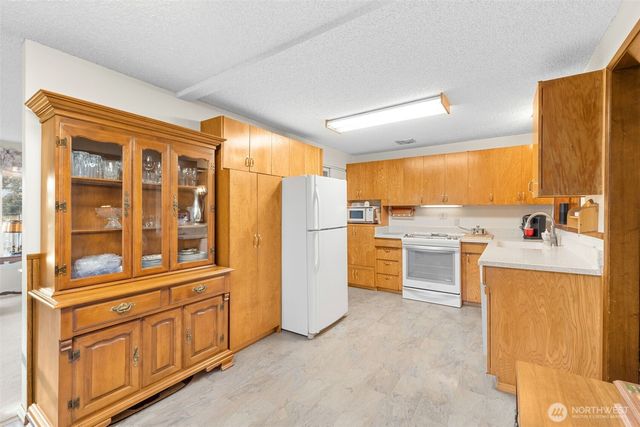 24 158th Place SE, Bellevue, WA 98008