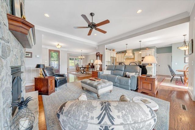 65 BACKCOVE DR, Moneta, VA 24121