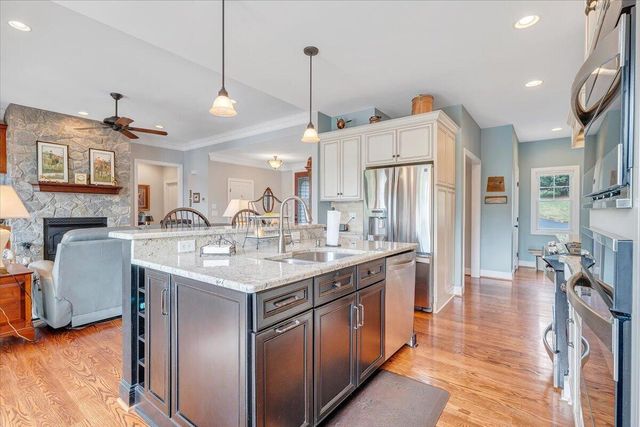 65 BACKCOVE DR, Moneta, VA 24121
