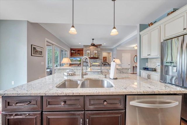65 BACKCOVE DR, Moneta, VA 24121