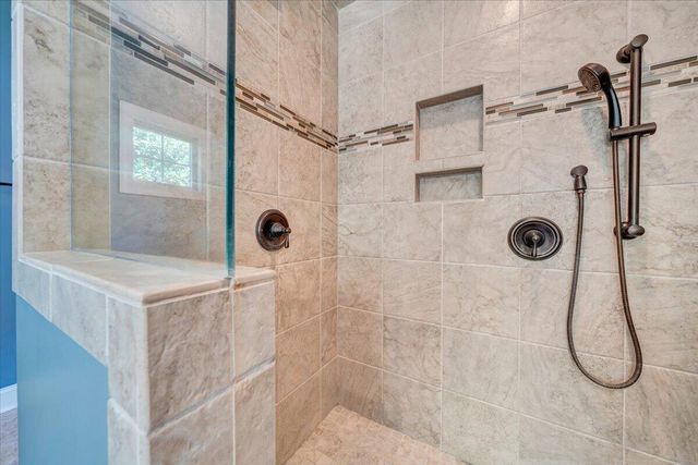 65 BACKCOVE DR, Moneta, VA 24121
