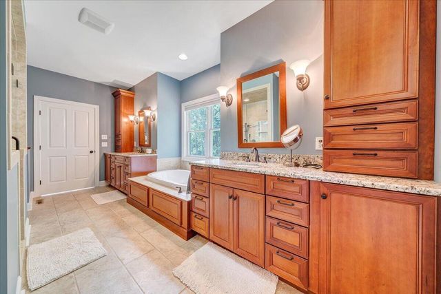 65 BACKCOVE DR, Moneta, VA 24121