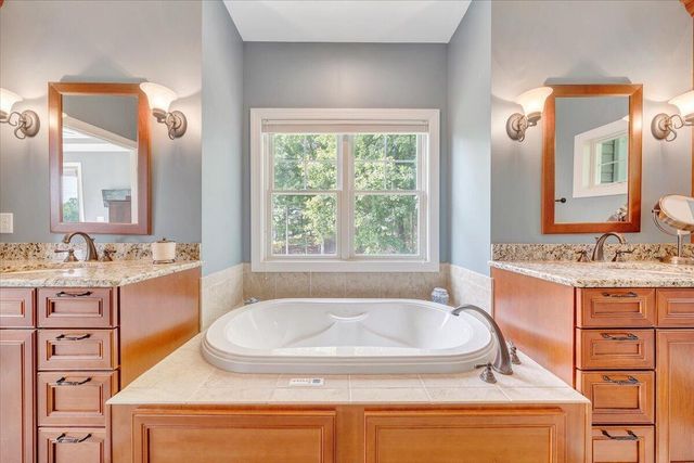 65 BACKCOVE DR, Moneta, VA 24121