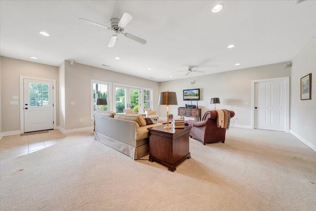65 BACKCOVE DR, Moneta, VA 24121
