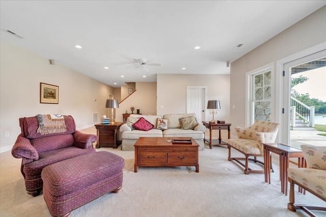 65 BACKCOVE DR, Moneta, VA 24121
