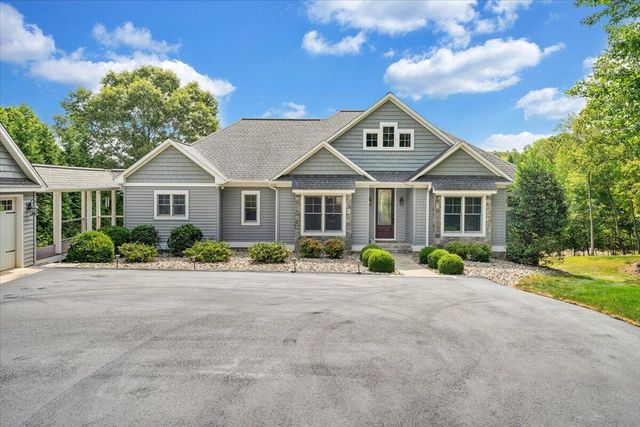 65 BACKCOVE DR, Moneta, VA 24121