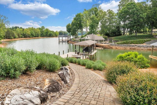 65 BACKCOVE DR, Moneta, VA 24121