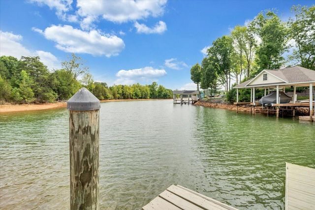 65 BACKCOVE DR, Moneta, VA 24121