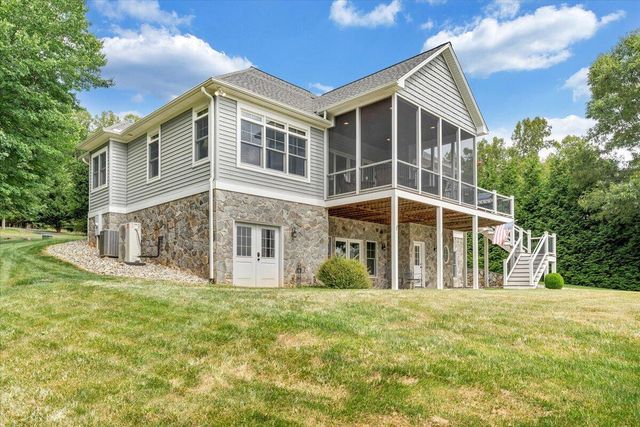 65 BACKCOVE DR, Moneta, VA 24121