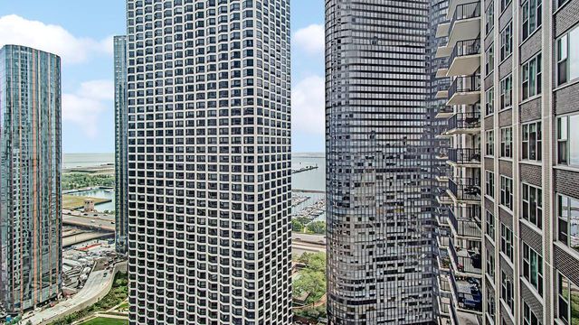 400 E RANDOLPH Street 1621, Chicago, IL 60601