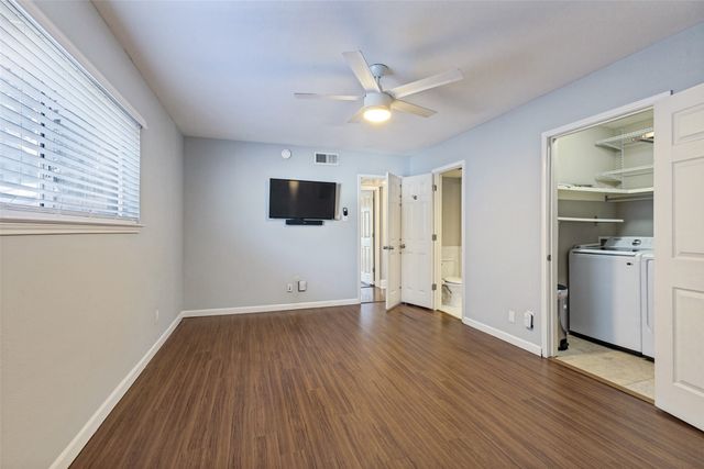10207 Regal Oaks Drive 210, Dallas, TX 75230
