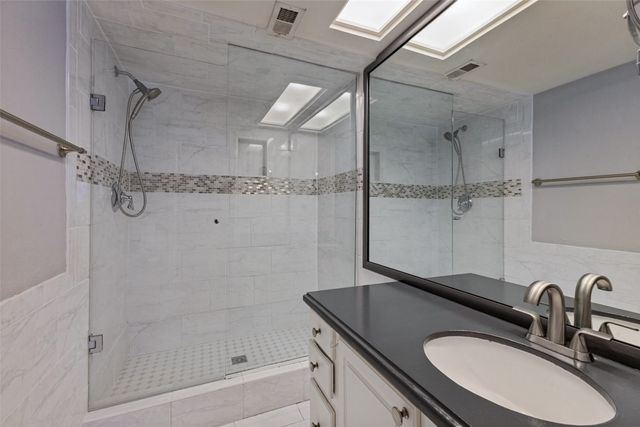 10207 Regal Oaks Drive 210, Dallas, TX 75230