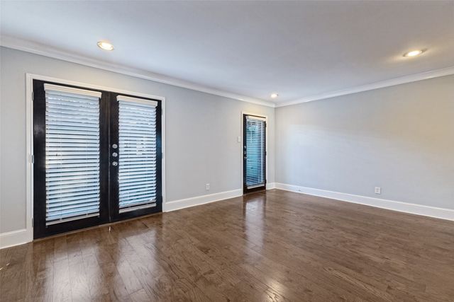 10207 Regal Oaks Drive 210, Dallas, TX 75230