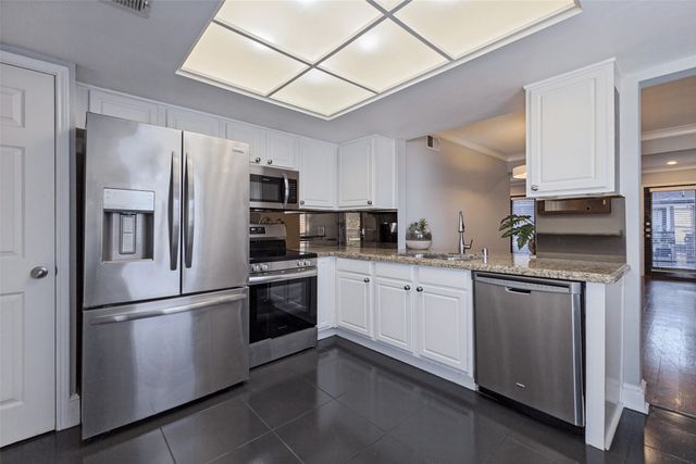 10207 Regal Oaks Drive 210, Dallas, TX 75230