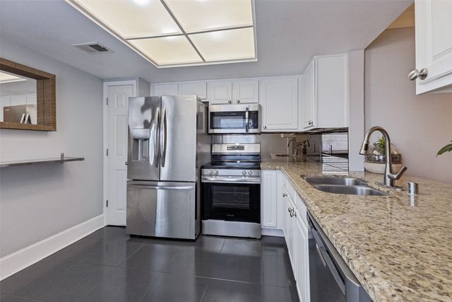 10207 Regal Oaks Drive 210, Dallas, TX 75230